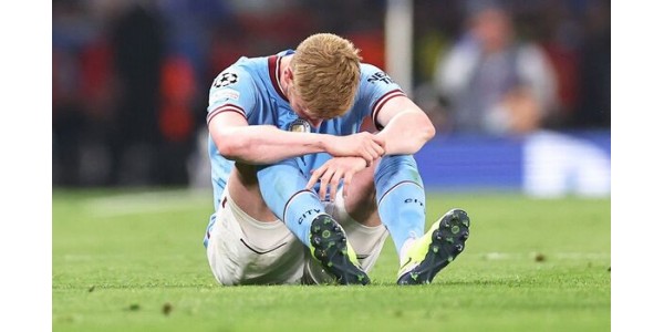 Kevin De Bruyne se brise les ischio-jambiers lors de la victoire au titre de Manchester City Kevin De Bruyne se brise les ischio-jambiers lors de la victoire au titre de Manchester City